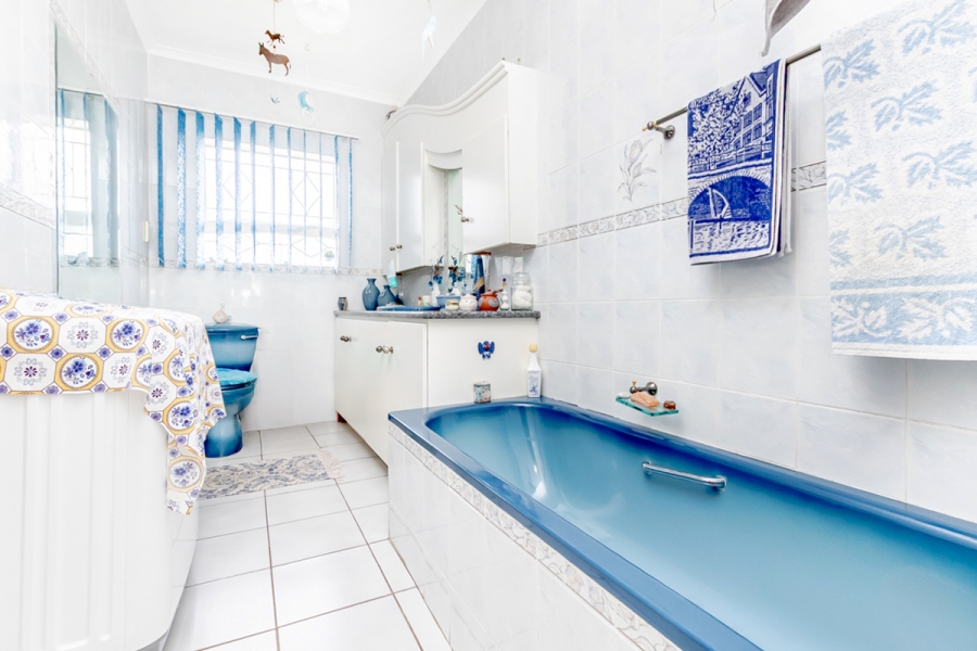 4 Bedroom Property for Sale in Wilro Park Gauteng