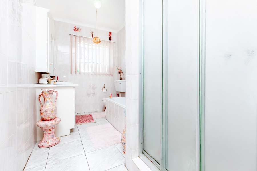 4 Bedroom Property for Sale in Wilro Park Gauteng