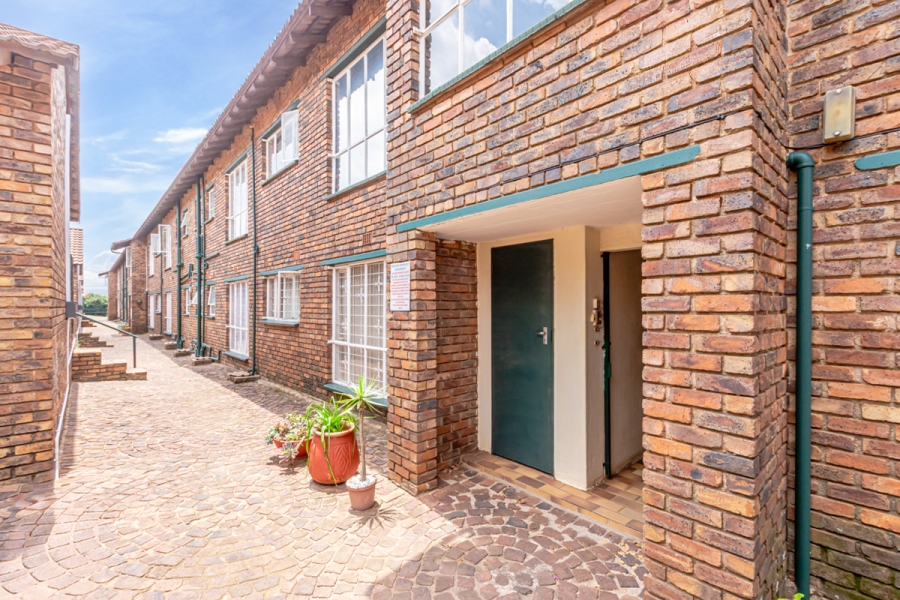 4 Bedroom Property for Sale in Wilro Park Gauteng