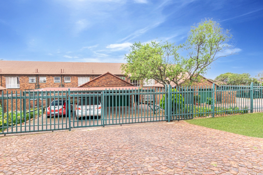 4 Bedroom Property for Sale in Wilro Park Gauteng