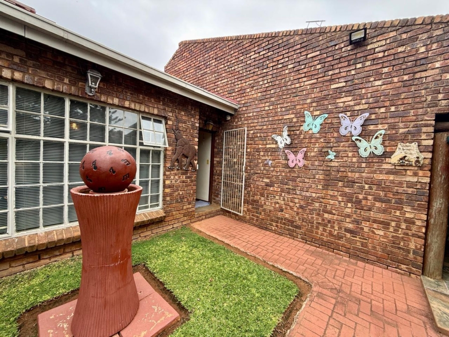 3 Bedroom Property for Sale in Dorandia Gauteng