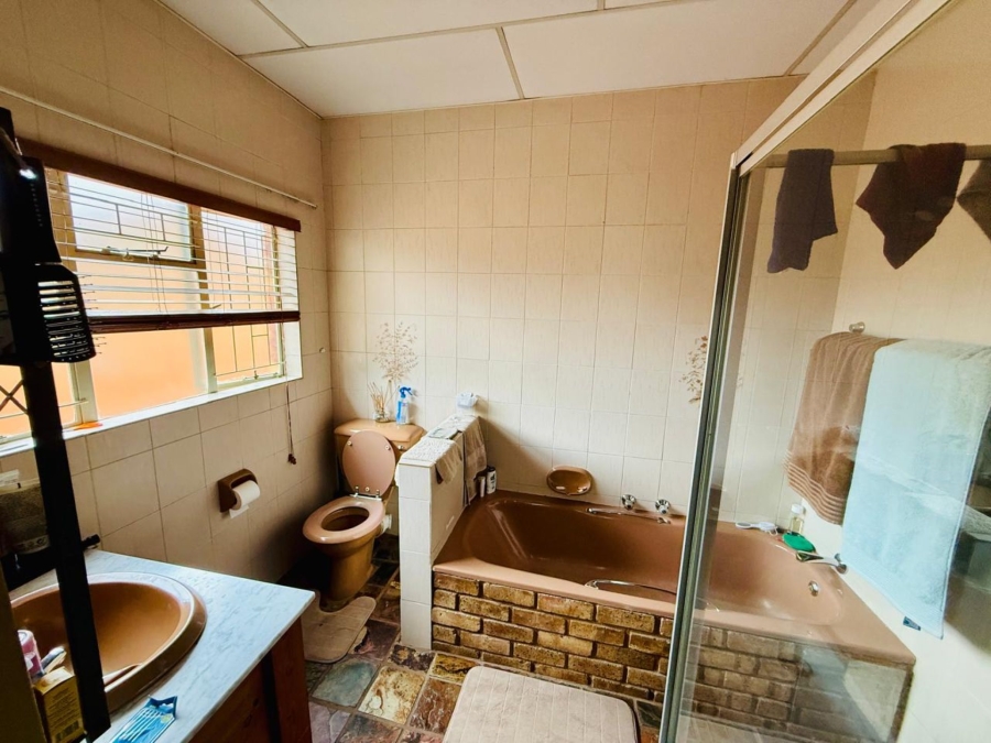 4 Bedroom Property for Sale in Amandasig Gauteng