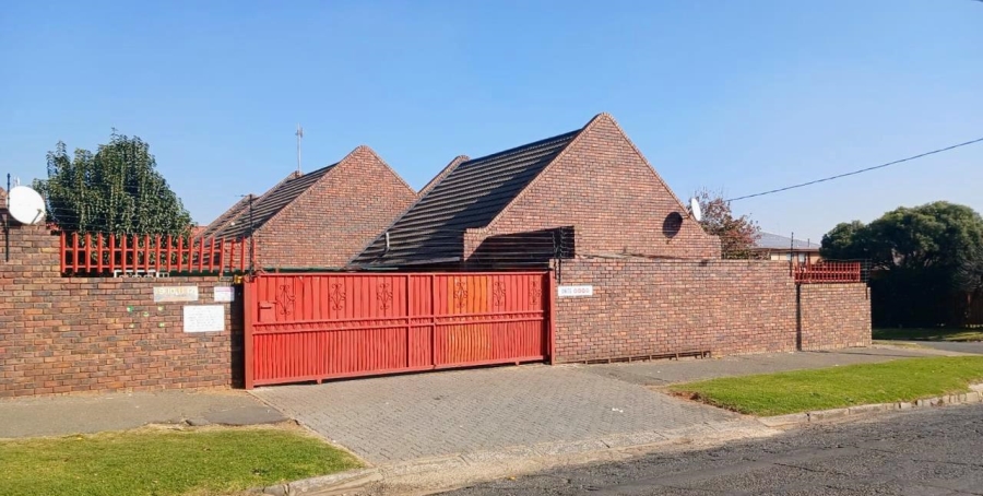 2 Bedroom Property for Sale in Forest Hill Gauteng