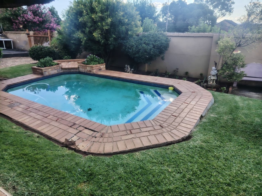 To Let 0 Bedroom Property for Rent in Brackendowns Gauteng