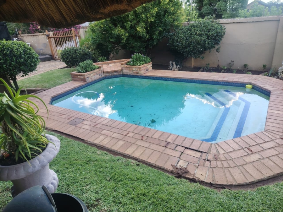 To Let 0 Bedroom Property for Rent in Brackendowns Gauteng