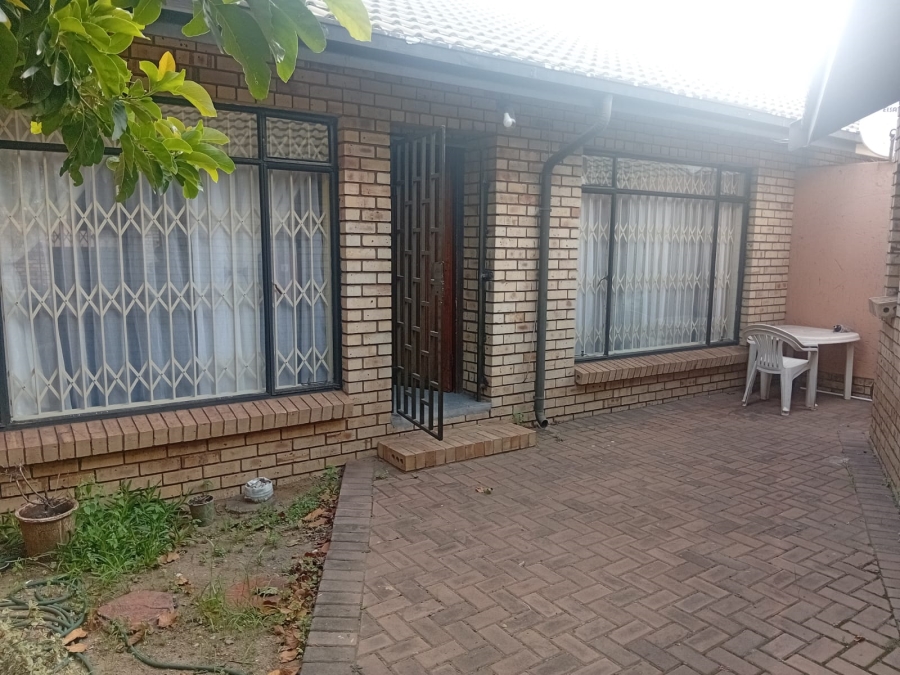 2 Bedroom Property for Sale in Vanderbijlpark CW 3 Gauteng