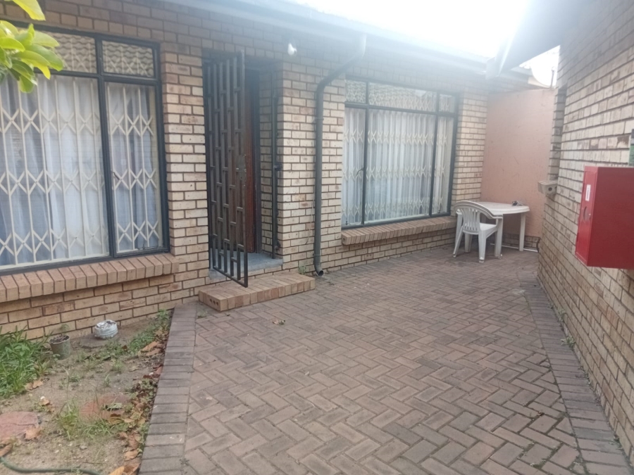 2 Bedroom Property for Sale in Vanderbijlpark CW 3 Gauteng