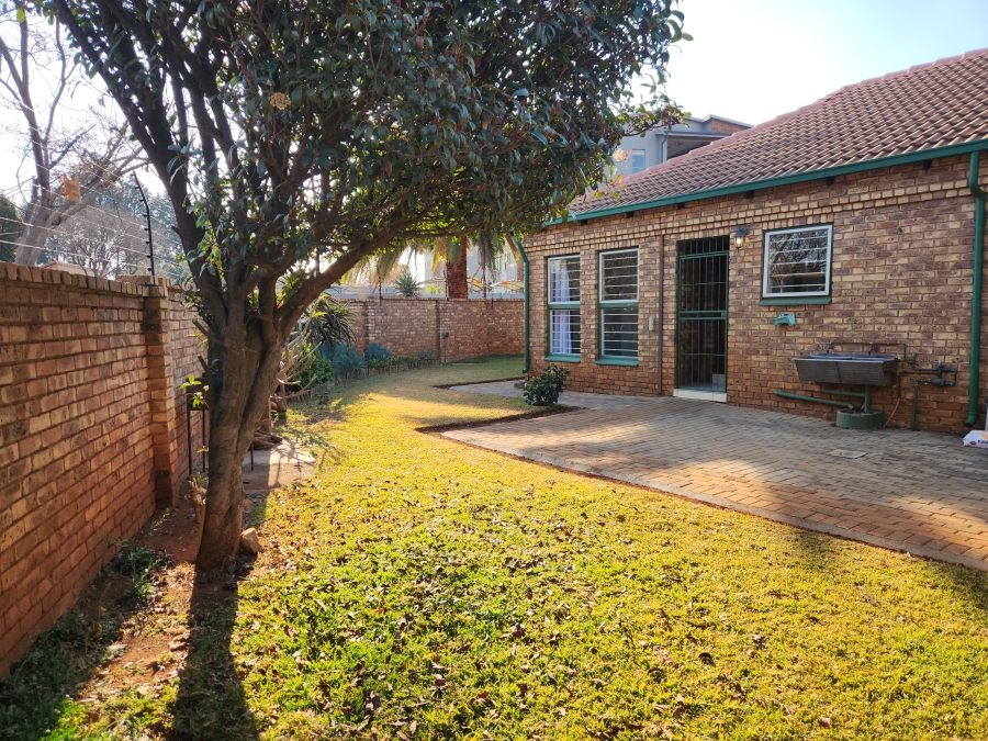 3 Bedroom Property for Sale in Die Hoewes Gauteng
