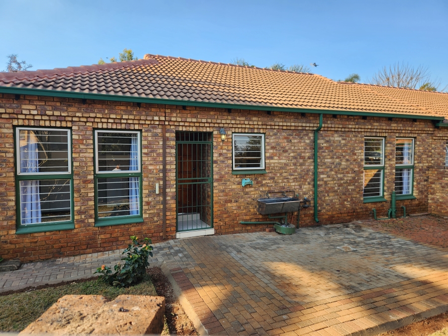 3 Bedroom Property for Sale in Die Hoewes Gauteng