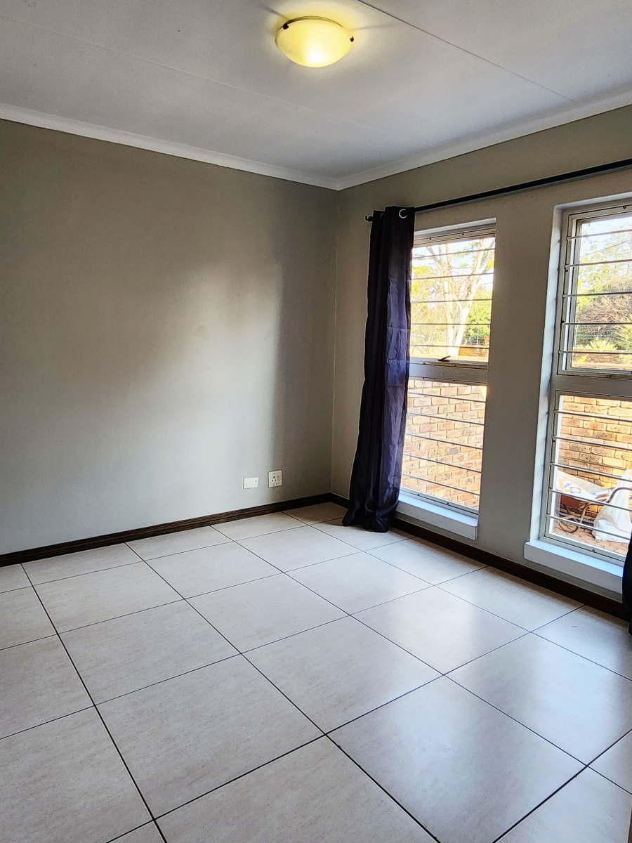 3 Bedroom Property for Sale in Die Hoewes Gauteng