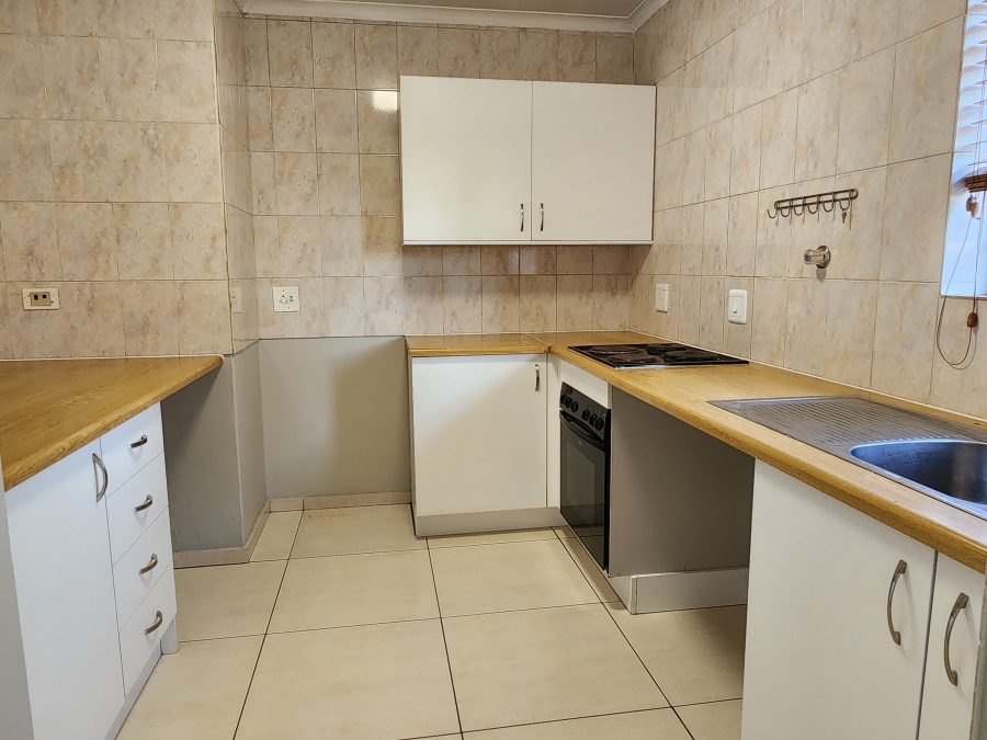 3 Bedroom Property for Sale in Die Hoewes Gauteng