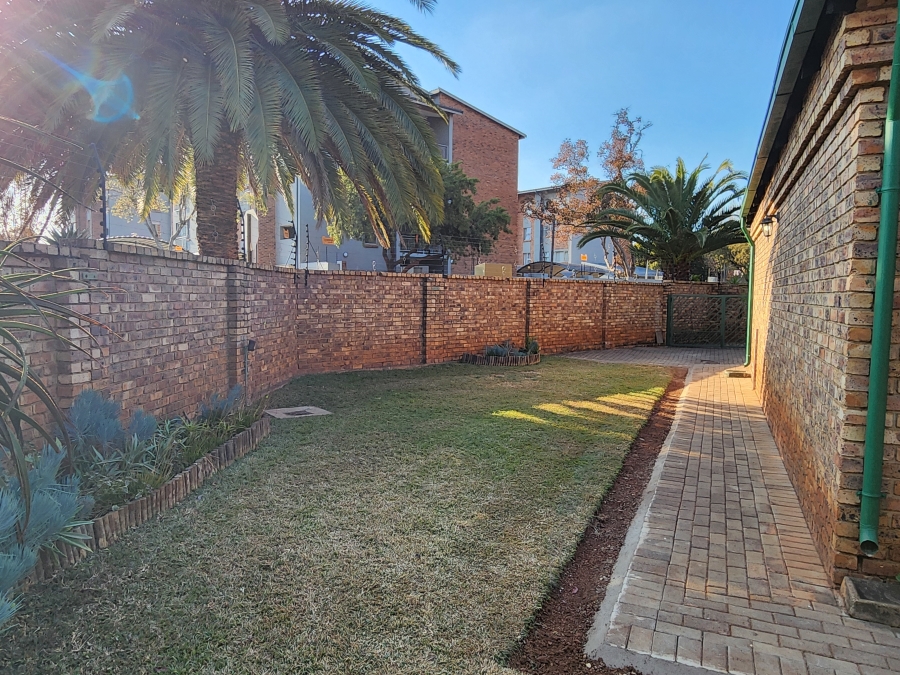 3 Bedroom Property for Sale in Die Hoewes Gauteng