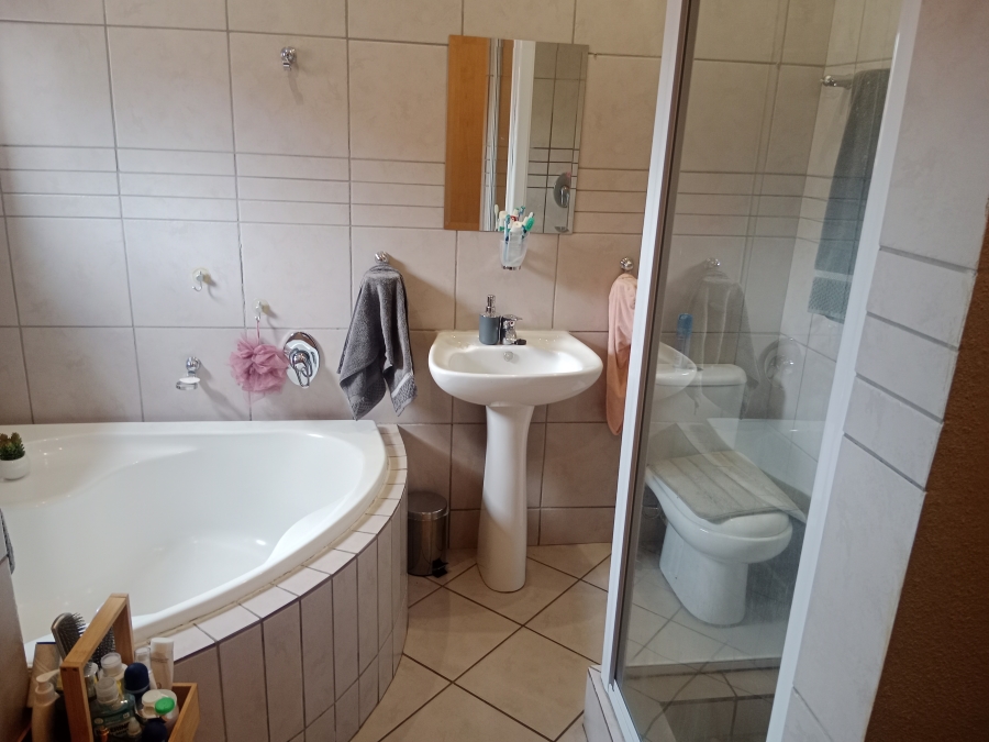 3 Bedroom Property for Sale in Sylviavale Gauteng