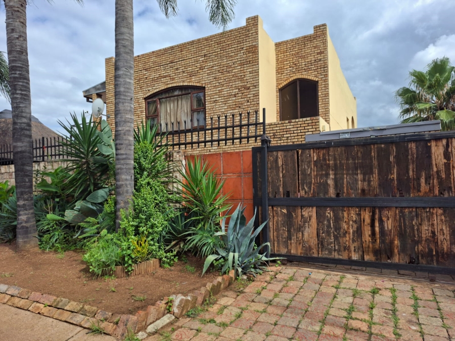 5 Bedroom Property for Sale in Eersterust Gauteng