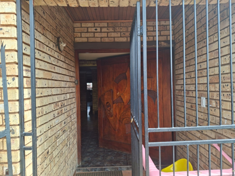 5 Bedroom Property for Sale in Eersterust Gauteng