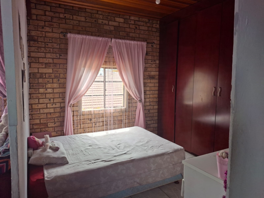 5 Bedroom Property for Sale in Eersterust Gauteng