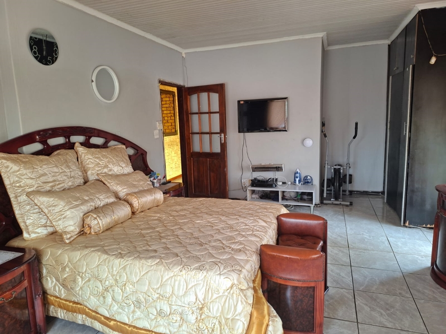 5 Bedroom Property for Sale in Eersterust Gauteng