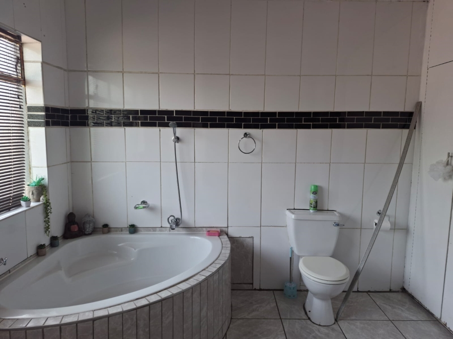 5 Bedroom Property for Sale in Eersterust Gauteng