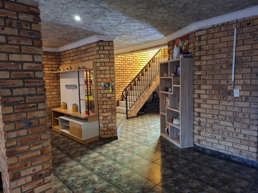 5 Bedroom Property for Sale in Eersterust Gauteng