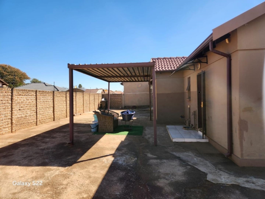3 Bedroom Property for Sale in Crystal Park Gauteng