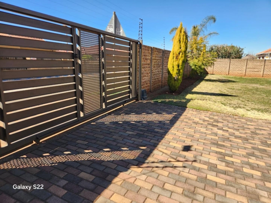 3 Bedroom Property for Sale in Crystal Park Gauteng