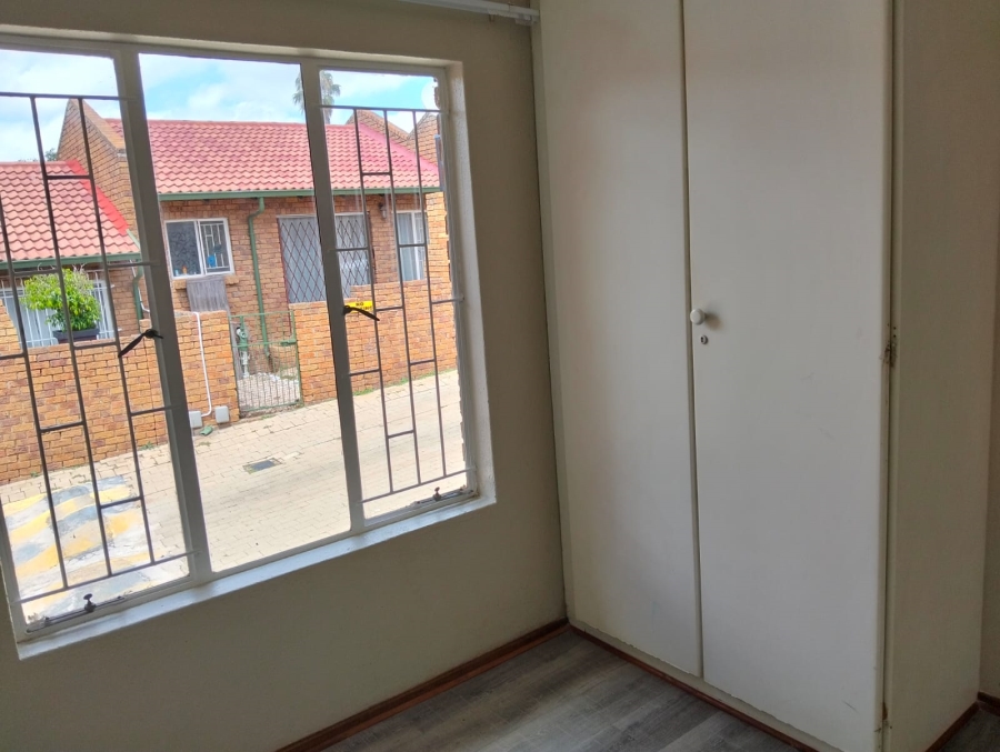 2 Bedroom Property for Sale in Birchleigh Gauteng
