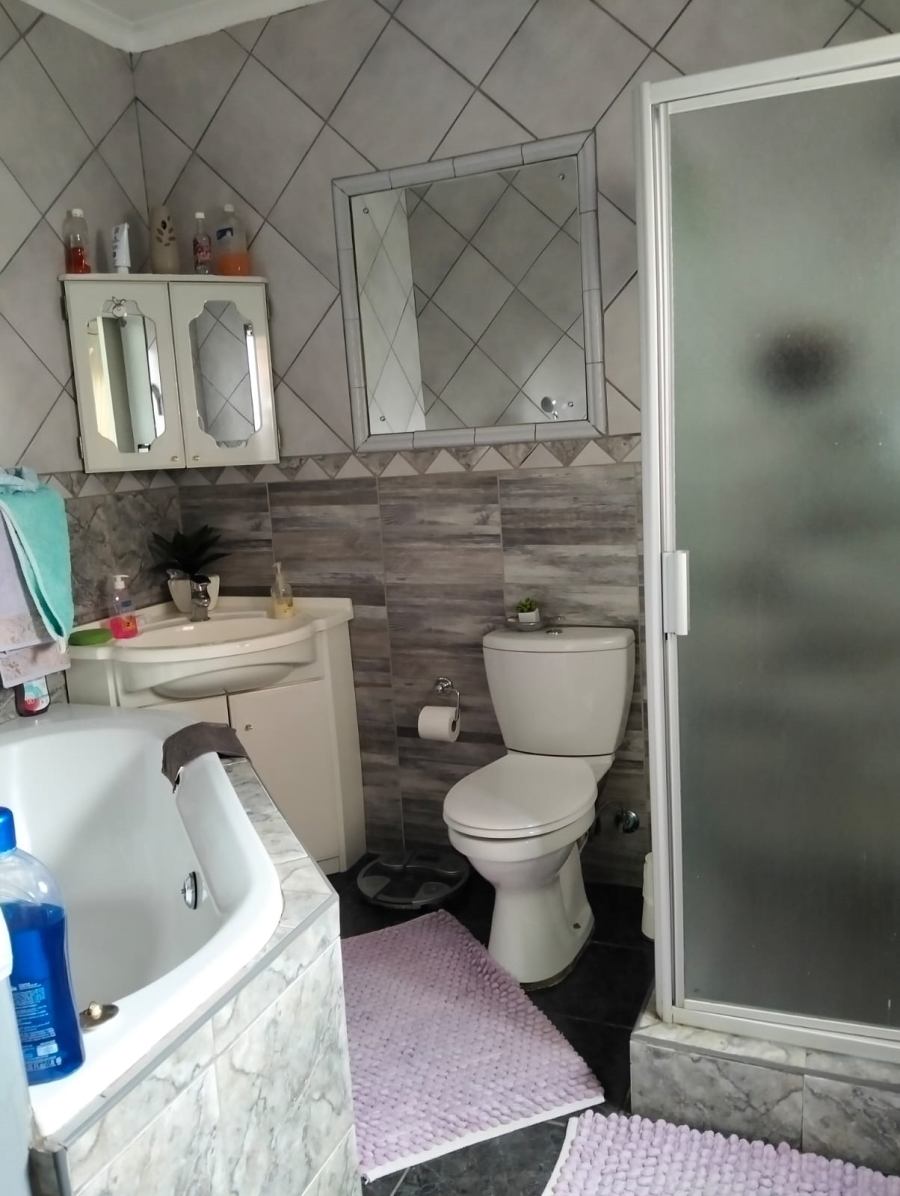 4 Bedroom Property for Sale in Esther Park Gauteng