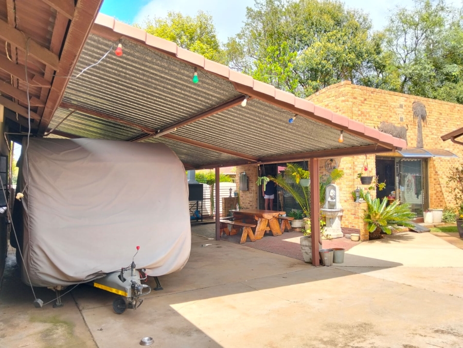 4 Bedroom Property for Sale in Esther Park Gauteng