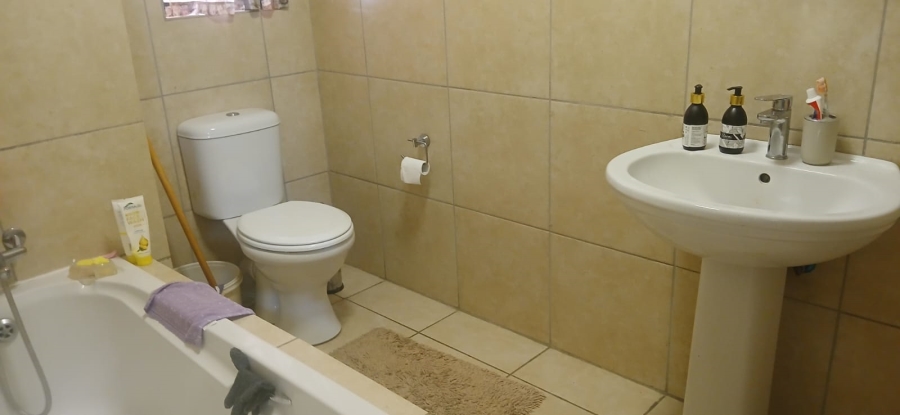 1 Bedroom Property for Sale in Primrose Hill Gauteng