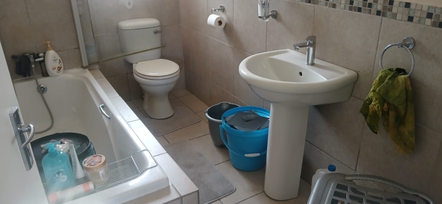 1 Bedroom Property for Sale in Primrose Hill Gauteng