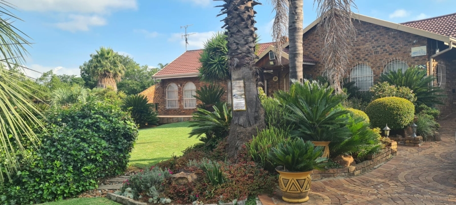 3 Bedroom Property for Sale in Dunnottar Gauteng