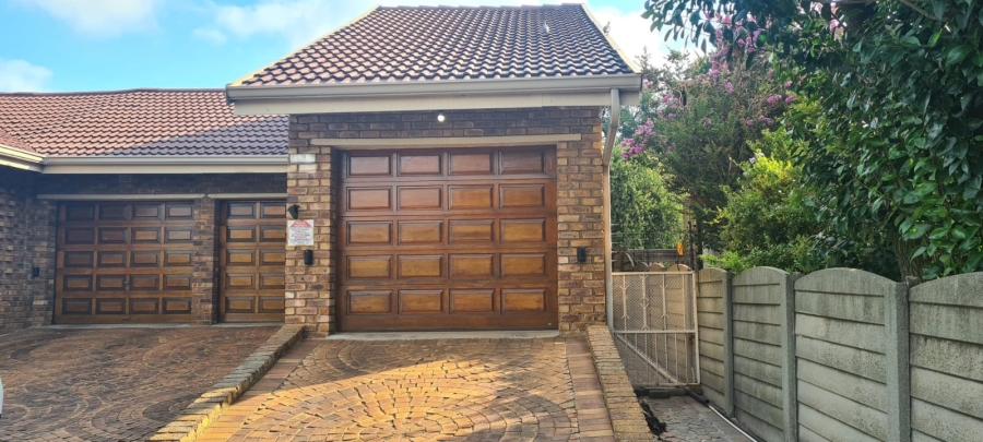 3 Bedroom Property for Sale in Dunnottar Gauteng