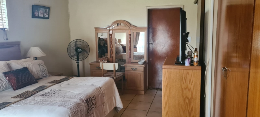 3 Bedroom Property for Sale in Dunnottar Gauteng