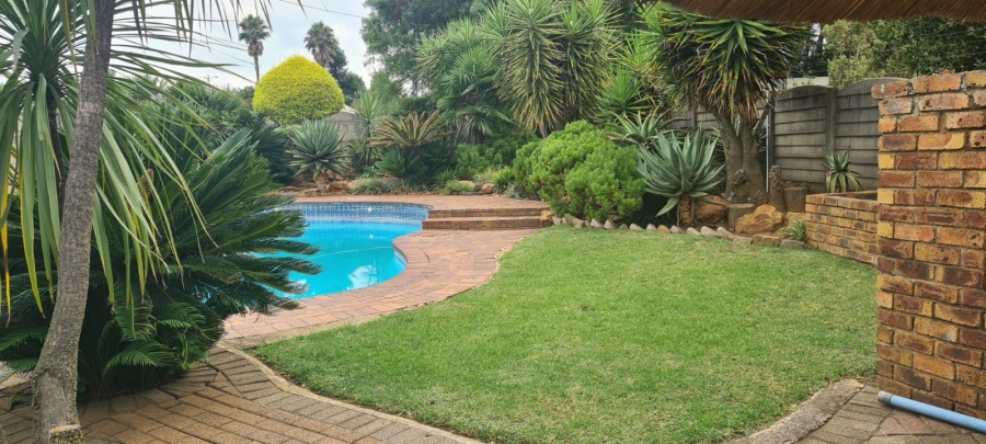 3 Bedroom Property for Sale in Dunnottar Gauteng