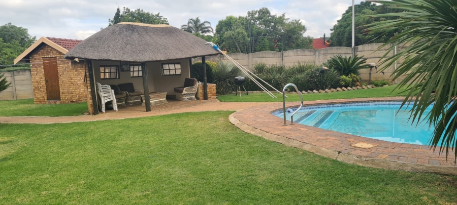 3 Bedroom Property for Sale in Dunnottar Gauteng