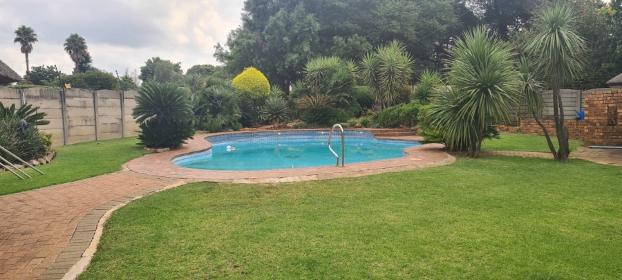 3 Bedroom Property for Sale in Dunnottar Gauteng