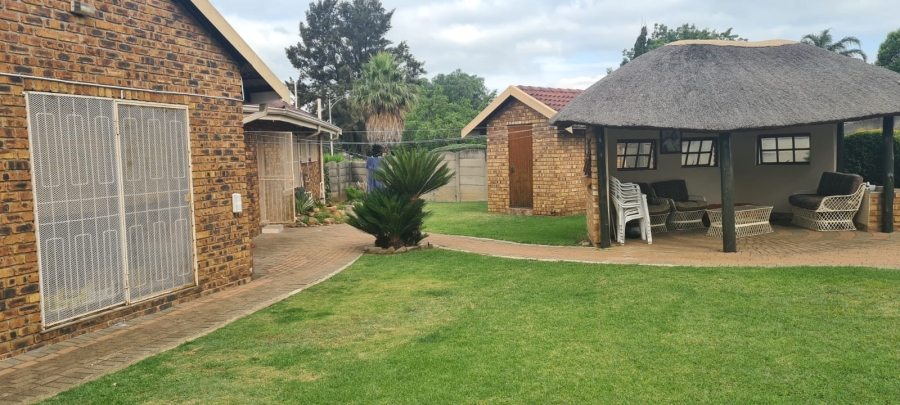 3 Bedroom Property for Sale in Dunnottar Gauteng