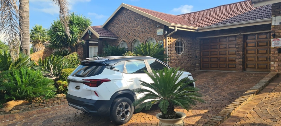 3 Bedroom Property for Sale in Dunnottar Gauteng