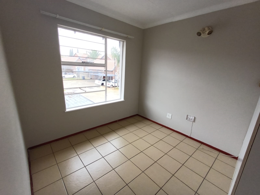 2 Bedroom Property for Sale in Glen Marais Gauteng