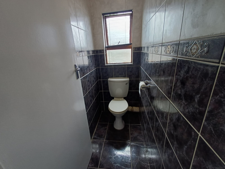 2 Bedroom Property for Sale in Glen Marais Gauteng