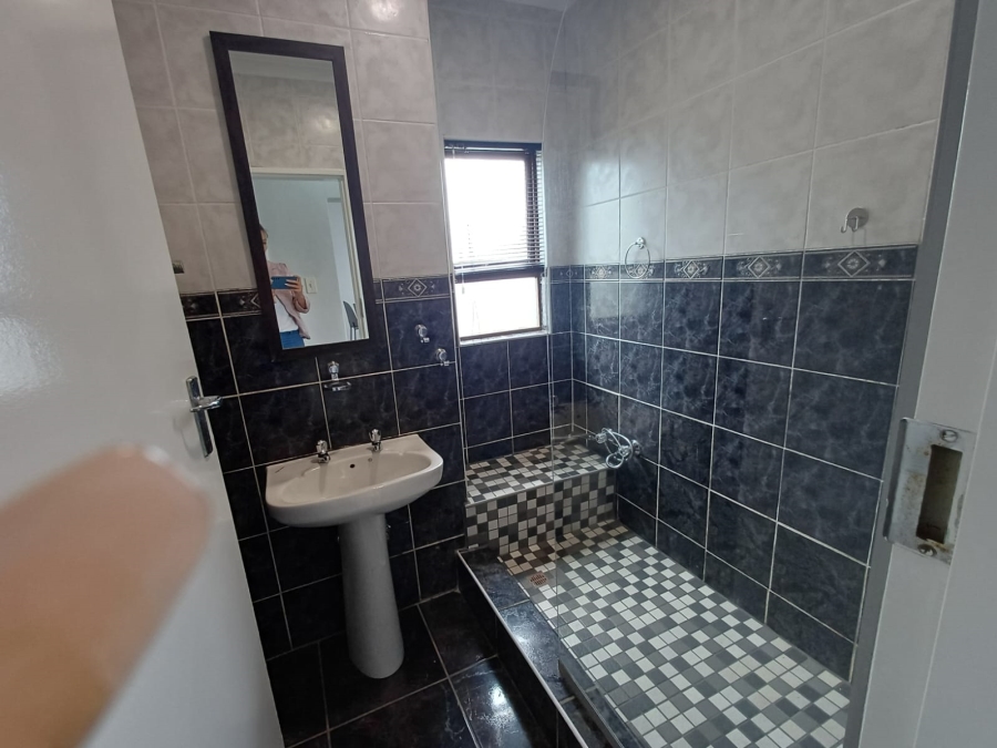 2 Bedroom Property for Sale in Glen Marais Gauteng