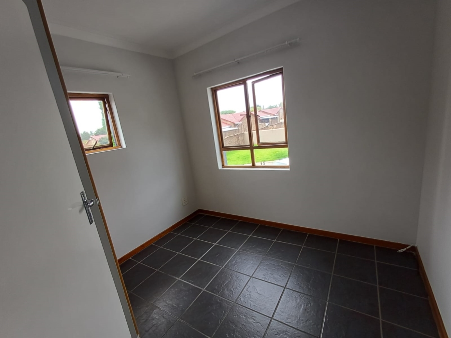 2 Bedroom Property for Sale in Glen Marais Gauteng