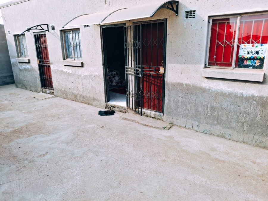 2 Bedroom Property for Sale in Mandela Park Gauteng