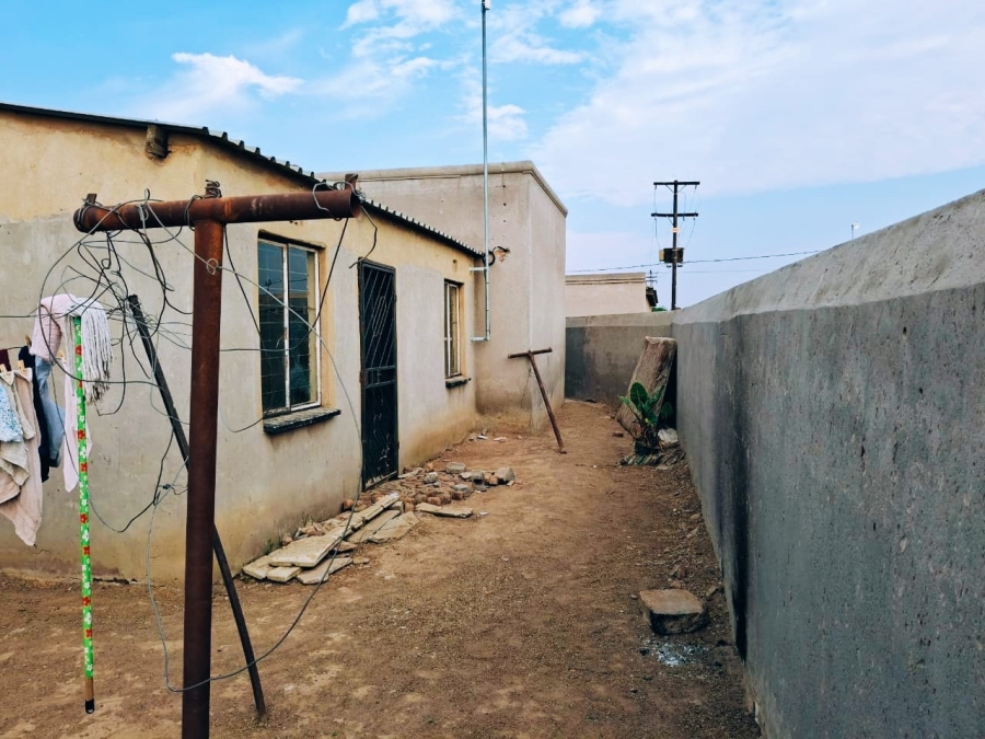 2 Bedroom Property for Sale in Mandela Park Gauteng