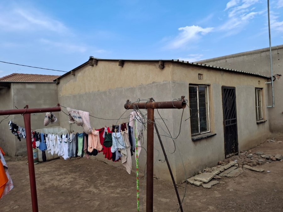 2 Bedroom Property for Sale in Mandela Park Gauteng