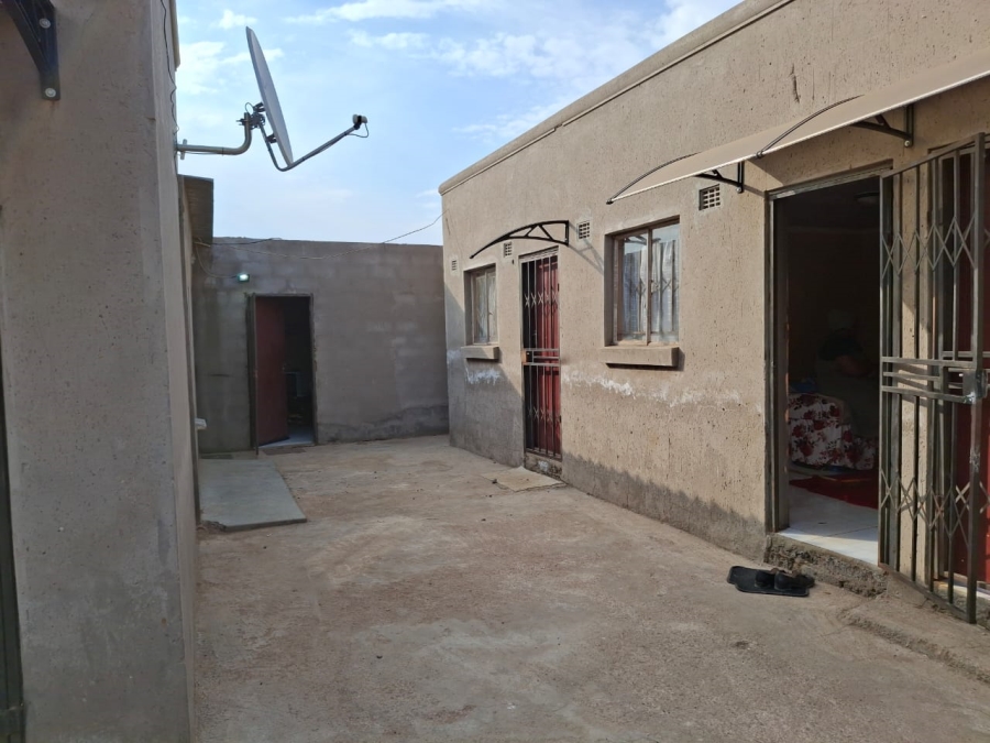 2 Bedroom Property for Sale in Mandela Park Gauteng