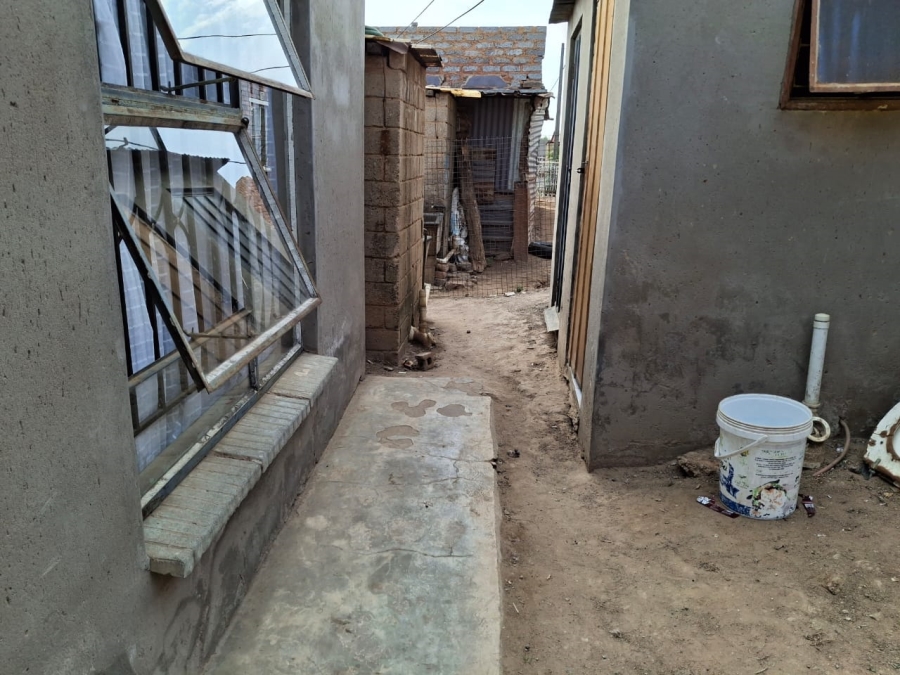 2 Bedroom Property for Sale in Mandela Park Gauteng