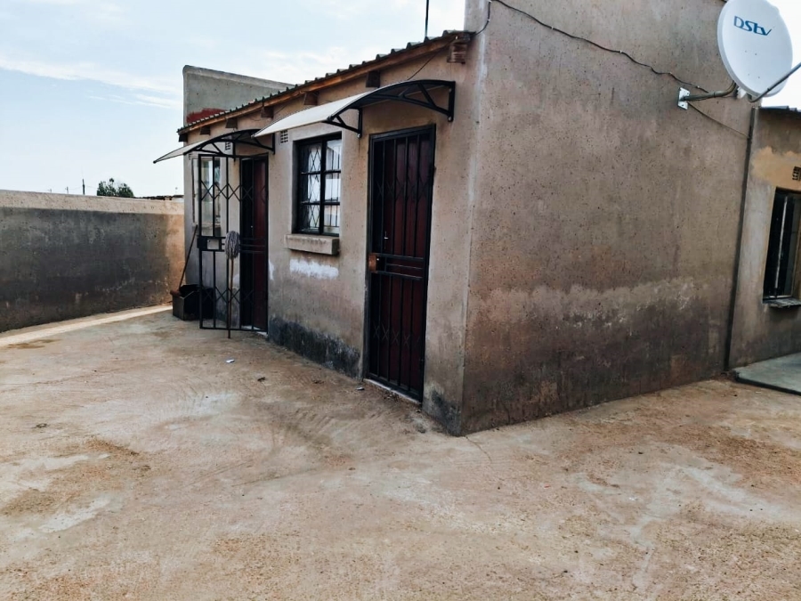 2 Bedroom Property for Sale in Mandela Park Gauteng