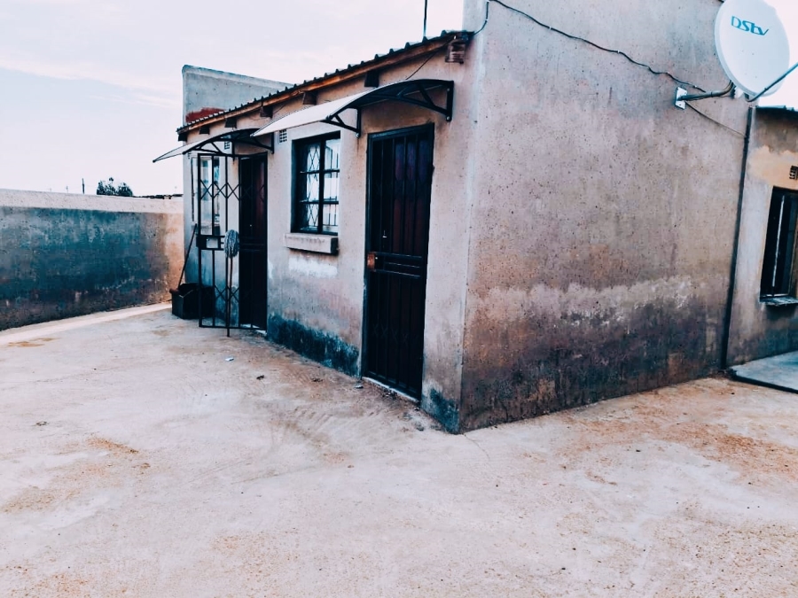 2 Bedroom Property for Sale in Mandela Park Gauteng