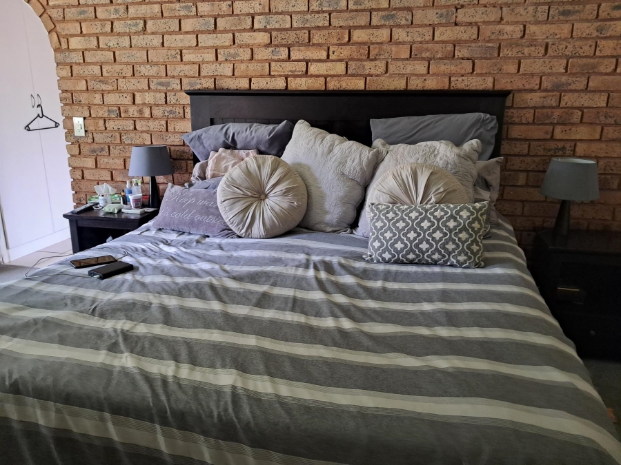 4 Bedroom Property for Sale in Dalpark Gauteng